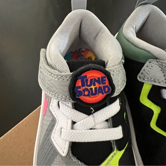 ✔️NIB✔️ NIKE Lebron 18 Low TD Space Jam Bugs vs Marvin - Picture 5 of 10